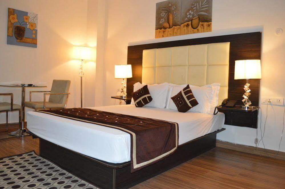 Ksr Park Hotel Hyderabad Bagian luar foto